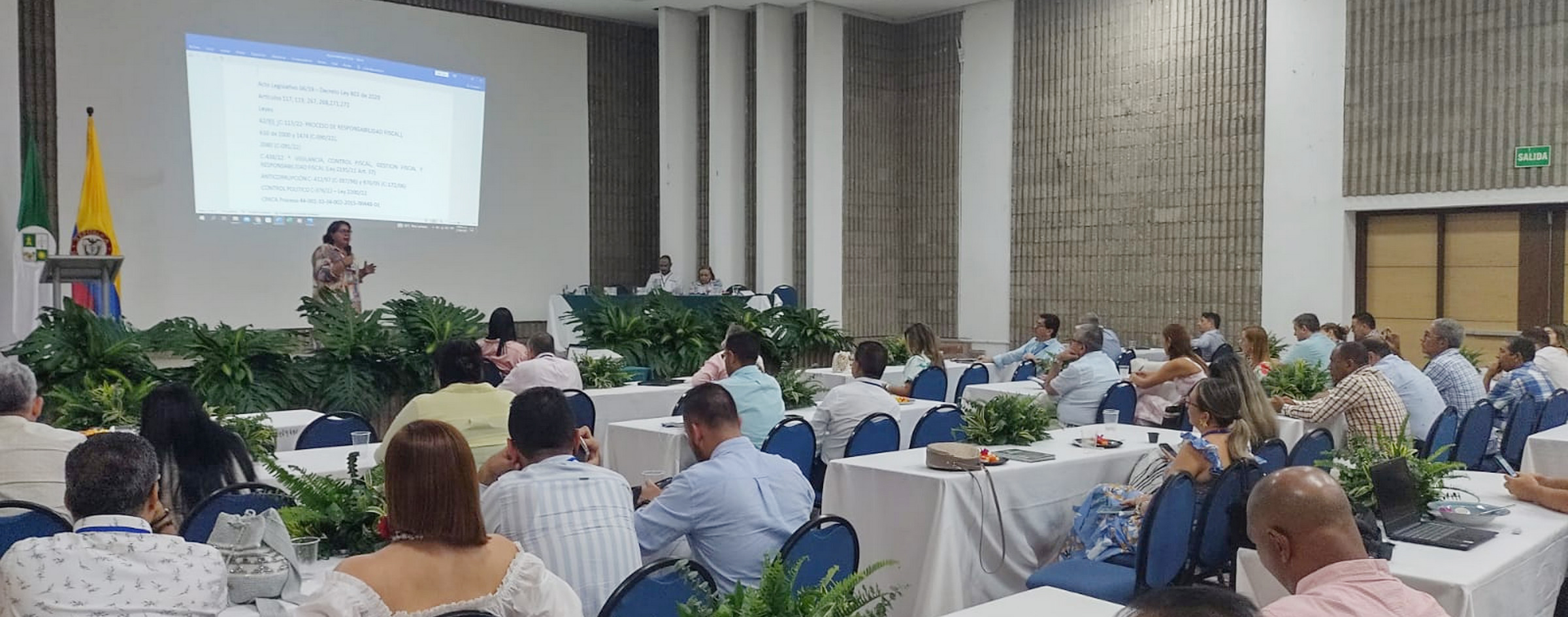 Auditora General presenta informe de contratación interadministrativa en VI Congreso Nacional de Contralores, en Riohacha el 27 de abril de 2023